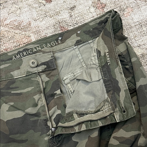 Woman’s AEO Army Camo Barrel Leg Cargo Pants - Picture 6 of 9